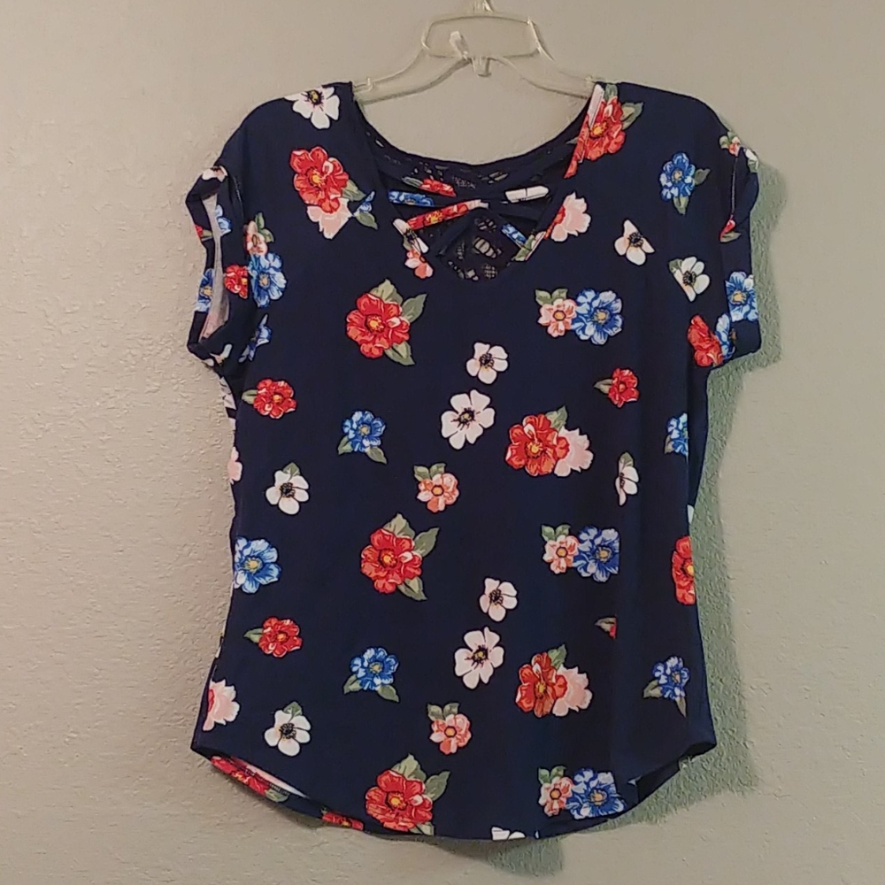 💲3 for 15💲Navy flower shirt
